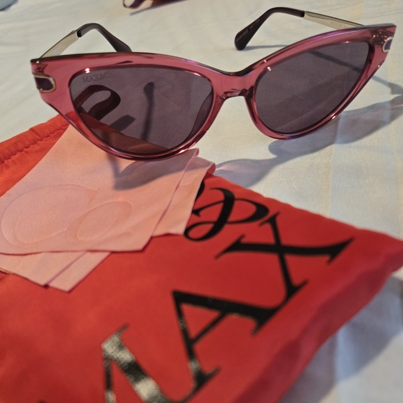 MAX&CO SUNWEAR
MO0101 66Y - SHINY DARK RED / SHINY VIOLET - Picture 2 of 13